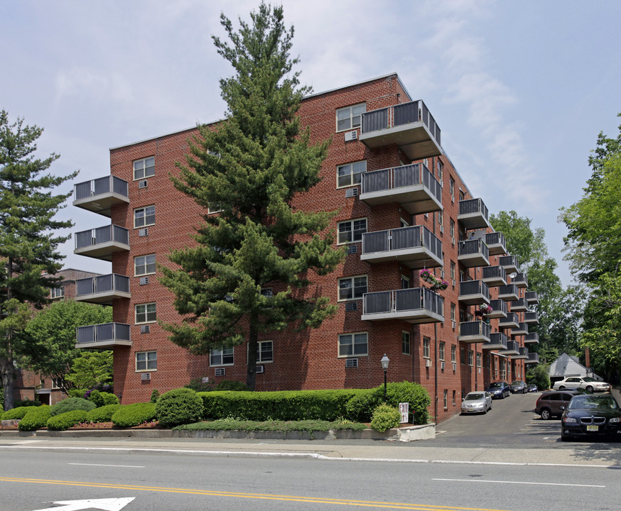 Hamilton Court Apartments in Morristown, NJ - Building Photo