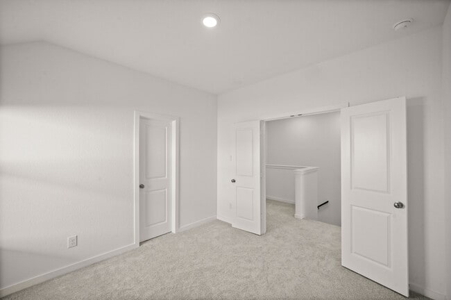 property at 2207 Diagonal Ln