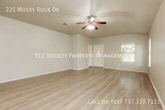 225 Mossy Rock Dr in Hutto, TX - Building Photo - Building Photo