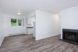 2021 Farmer Pl, Unit 3 in Anchorage, AK - Building Photo