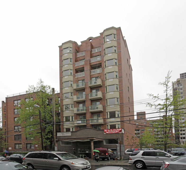 Maple towers in Flushing, NY - Building Photo