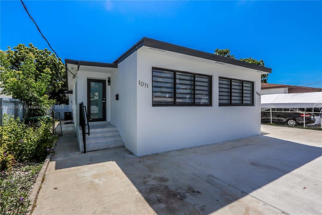 1013 SW 9th Ave in Miami, FL - Building Photo