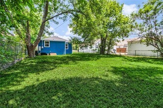 518 S Throckmorton St in Sherman, TX - Building Photo - Building Photo