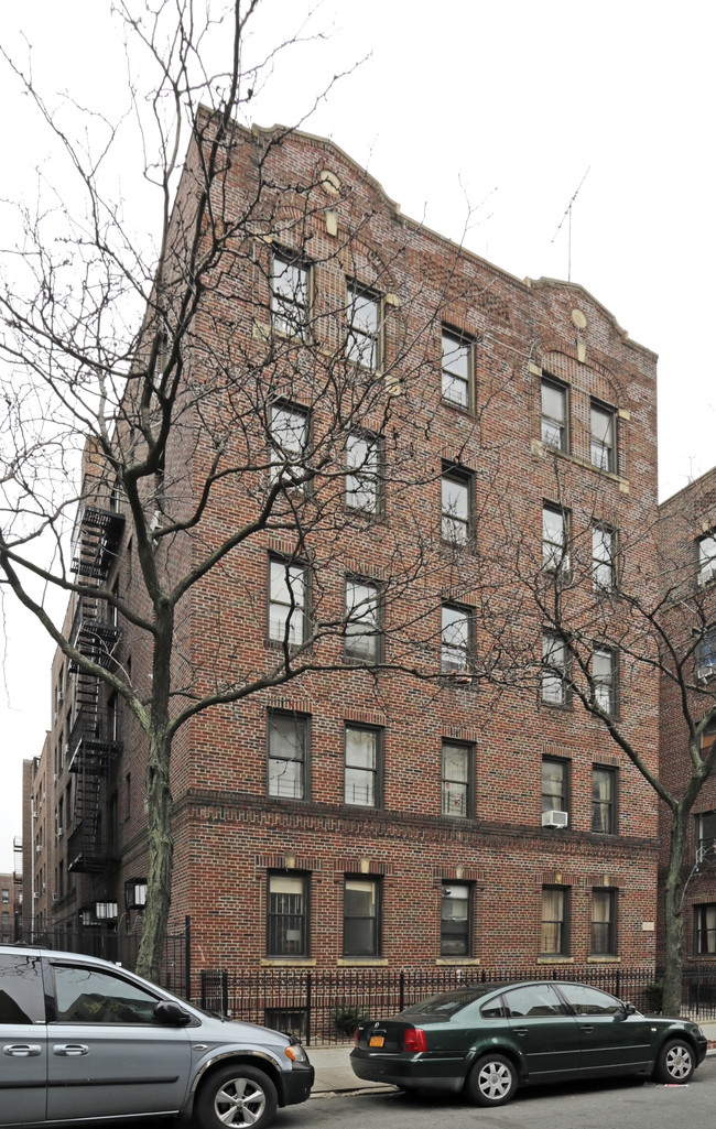 3545 94th St in Jackson Heights, NY - Foto de edificio - Building Photo