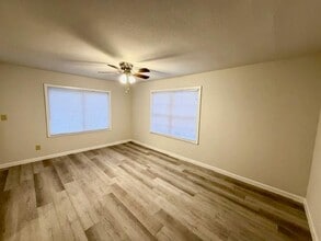 107 S Harrison St in West, TX - Building Photo - Building Photo