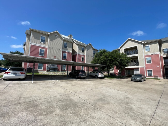 Room in Condo on Crossing Pl in Austin, TX - Building Photo - Building Photo