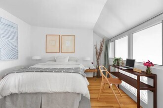 211 Thompson St in New York, NY - Building Photo - Building Photo