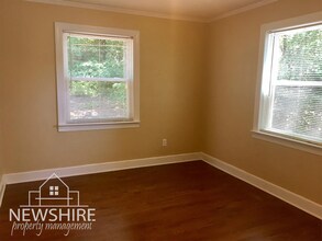 24 Prancer Ave in Greenville, SC - Foto de edificio - Building Photo