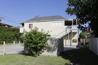 705 W Victor Ave in Anaheim, CA - Foto de edificio - Building Photo