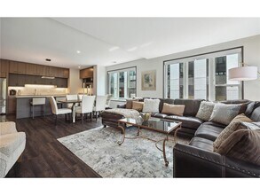 253 Lake St E in Wayzata, MN - Building Photo - Building Photo