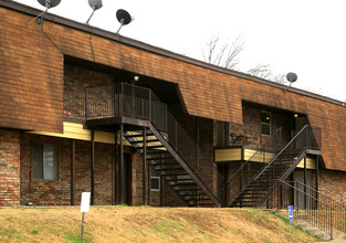 Hilltop Apartments in Claremore, OK - Foto de edificio - Building Photo