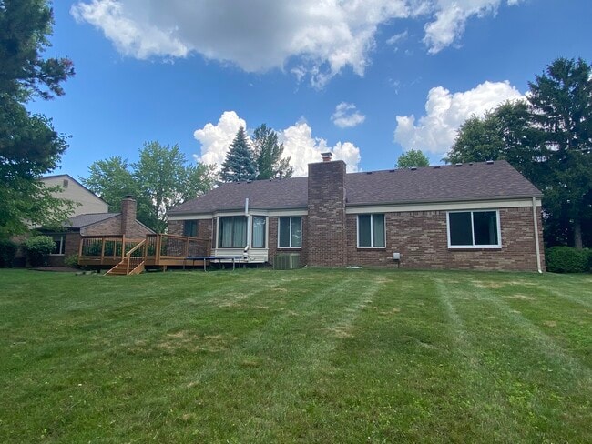 23589 Hickory Grove Ln in Novi, MI - Building Photo - Building Photo