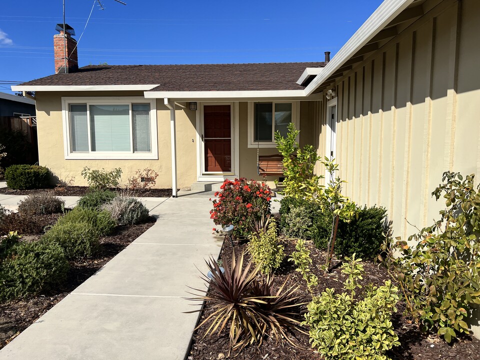 5255 Halifax Dr in San Jose, CA - Foto de edificio
