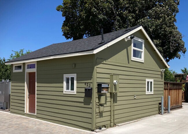 423 SW 8th St in Redmond, OR - Building Photo - Building Photo