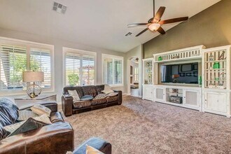 32810 N 40th Pl in Cave Creek, AZ - Foto de edificio - Building Photo