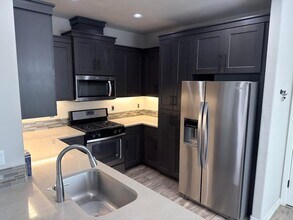 5253 SE Davis Rd in Hillsboro, OR - Building Photo - Building Photo