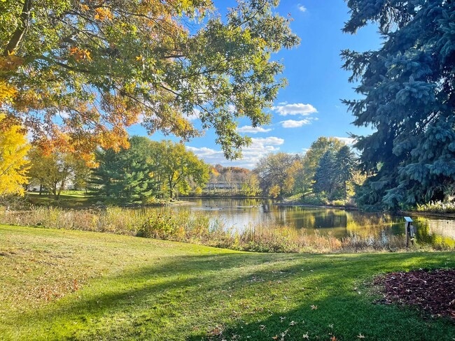 4127 Beaver Dam Rd in Eagan, MN - Building Photo - Building Photo