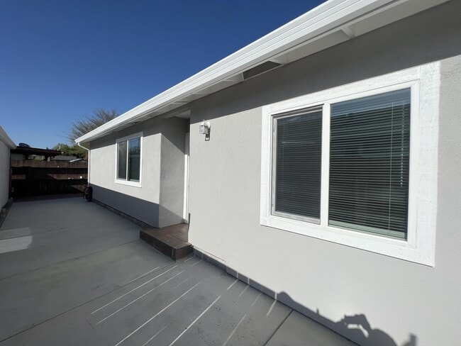 property at 26204 Underwood Ave