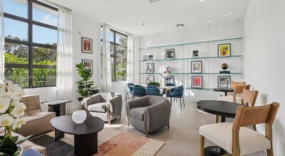 4465 Griffin Rd in Davie, FL - Building Photo - Building Photo