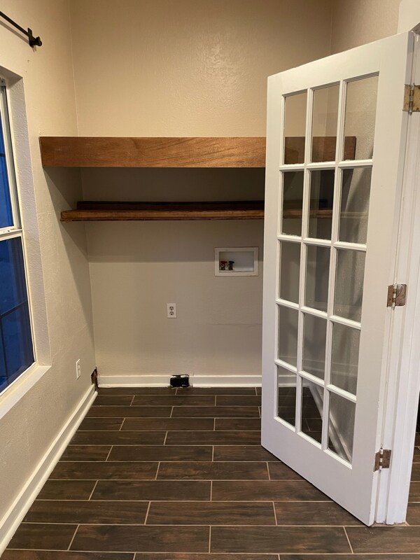 3336 I-35 in Natalia, TX - Foto de edificio - Building Photo