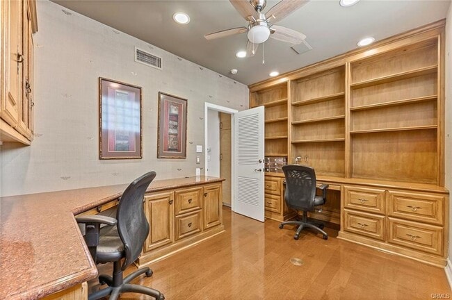 1800 E Ocean Blvd in Long Beach, CA - Building Photo - Building Photo