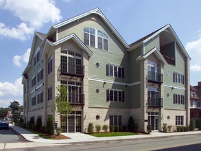 163 Rumford Ave in Mansfield, MA - Foto de edificio - Building Photo