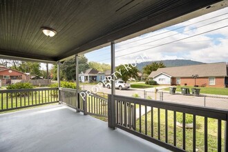 3818 Chandler Ave in Chattanooga, TN - Foto de edificio - Building Photo