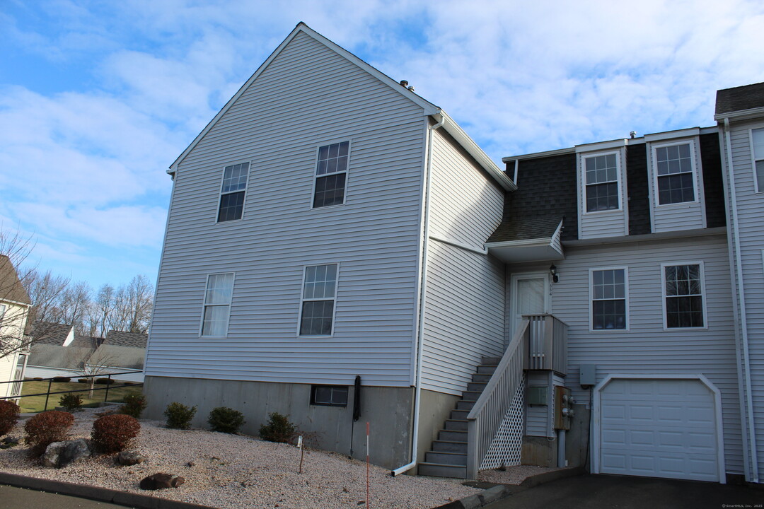 229 Branford Rd in North Branford, CT - Building Photo