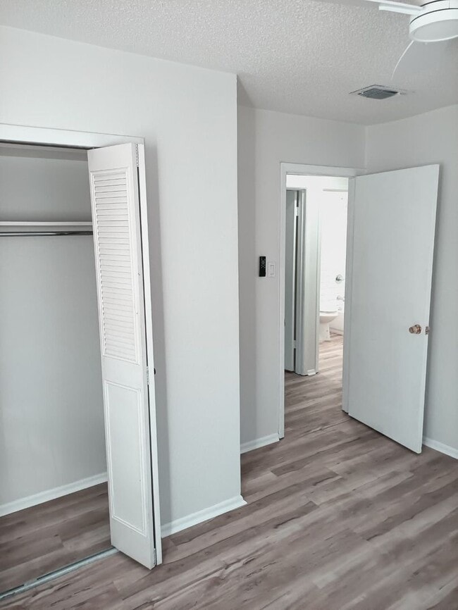 7526 Valley Oak in Live Oak, TX - Building Photo - Building Photo