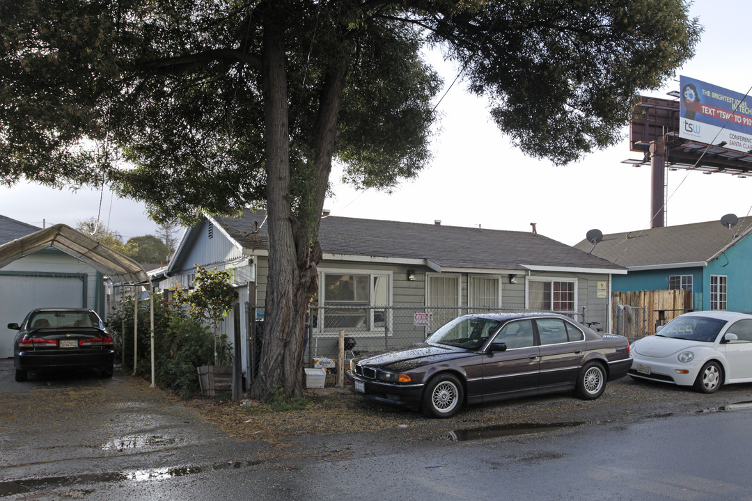 2148 Ralmar Ave in East Palo Alto, CA - Building Photo