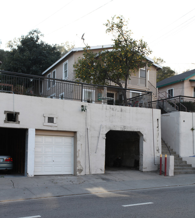 658 Amador St in Los Angeles, CA - Building Photo