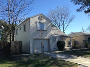 2318 Oakmont St in Sacramento, CA - Building Photo - Building Photo