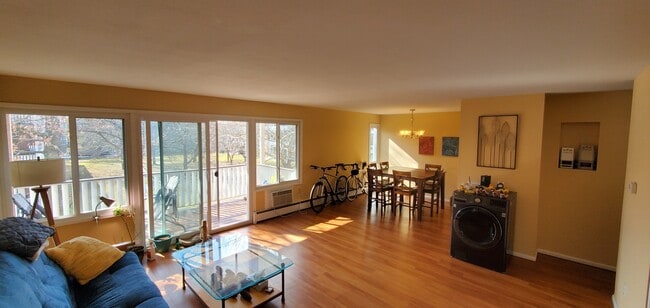 2248 N Triphammer Rd, Unit 2 in Ithaca, NY - Foto de edificio - Building Photo