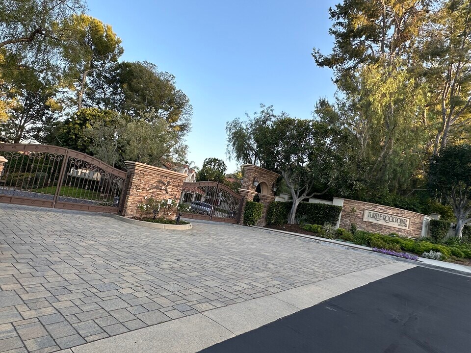 17 Sarena, Unit 33 in Irvine, CA - Building Photo