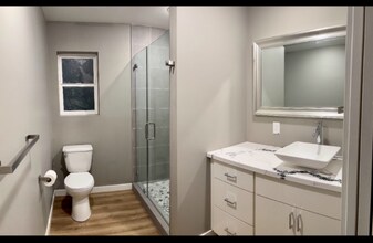 2178 Oakmont St in Sacramento, CA - Foto de edificio - Building Photo