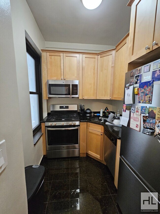 166 2nd Ave in New York, NY - Building Photo - Building Photo