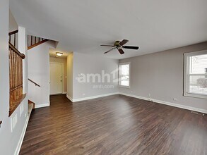 571 Jenna Dr in South Elgin, IL - Building Photo - Building Photo