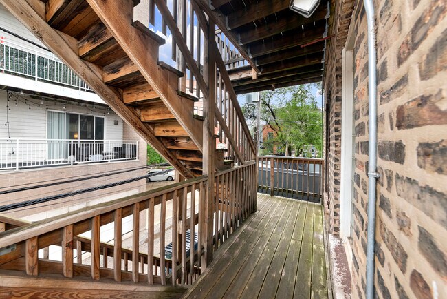 2348 W Moffat St, Unit 2R in Chicago, IL - Building Photo - Building Photo