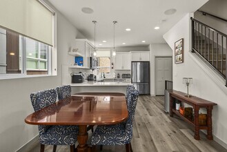 5210b Brooklyn Ave NE in Seattle, WA - Building Photo - Building Photo