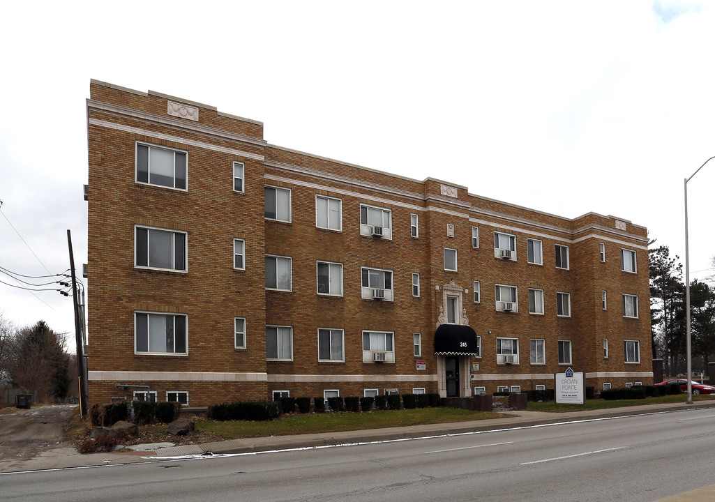 Crown Point Apartments in Indianapolis, IN - Building Photo