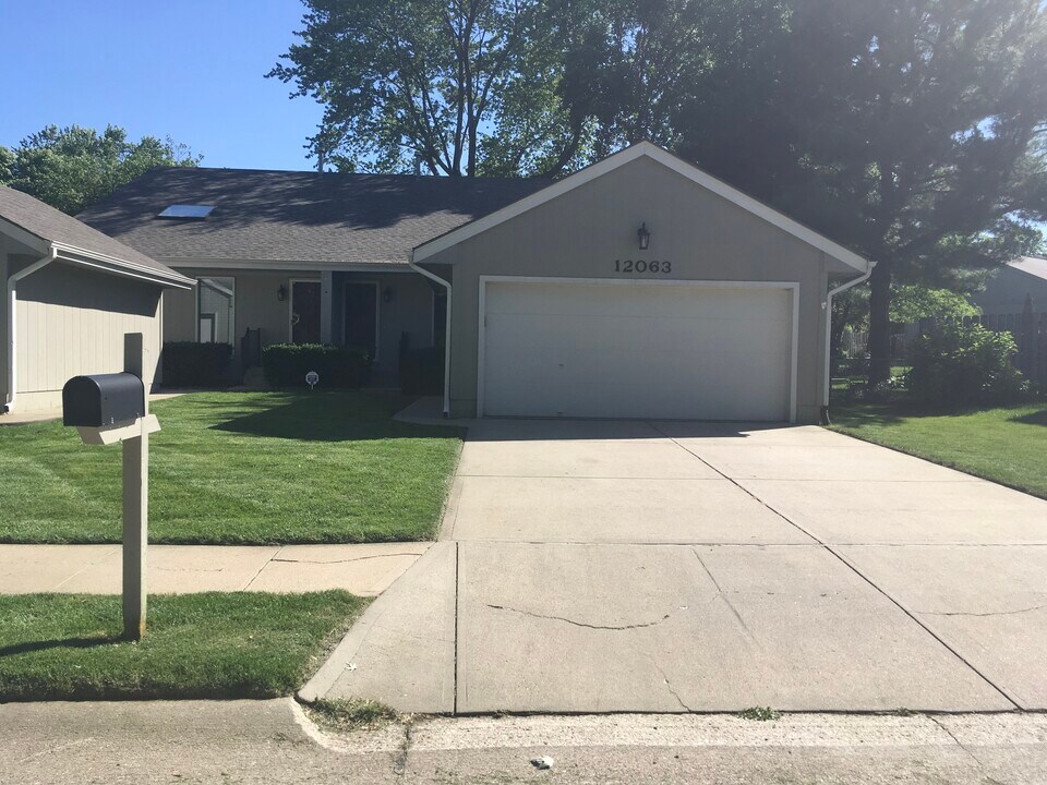 12063 Burdette Cir in Omaha, NE - Building Photo