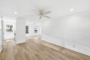 300 Crockett St in Austin, TX - Building Photo