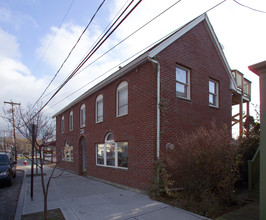 667 Main St in Hyannis, MA - Foto de edificio - Building Photo