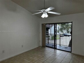 7220 NW 179th St in Hialeah, FL - Building Photo - Building Photo