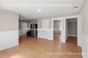 387 Grove St in Woonsocket, RI - Building Photo