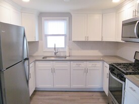 11 Meehan Ave, Unit 2 in Raritan, NJ - Building Photo