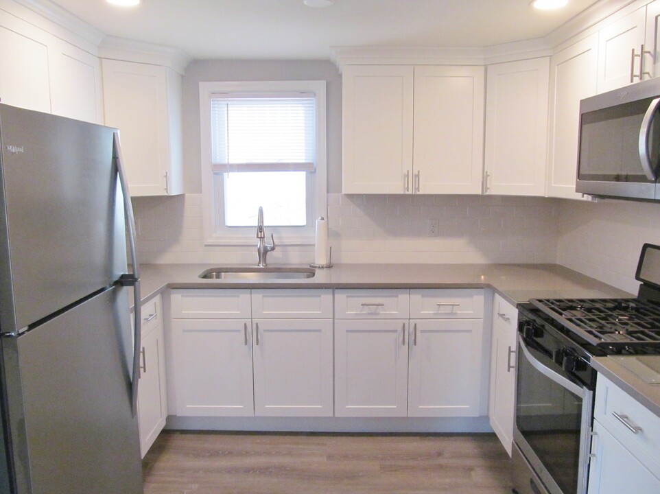 11 Meehan Ave, Unit 2 in Raritan, NJ - Building Photo
