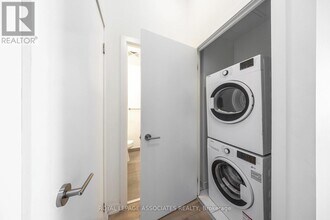 36 Forest Manor Rd in Toronto, ON - Building Photo - Building Photo