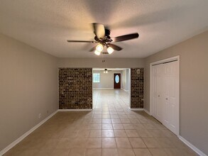 940 Candlestick Dr in Pensacola, FL - Building Photo - Building Photo