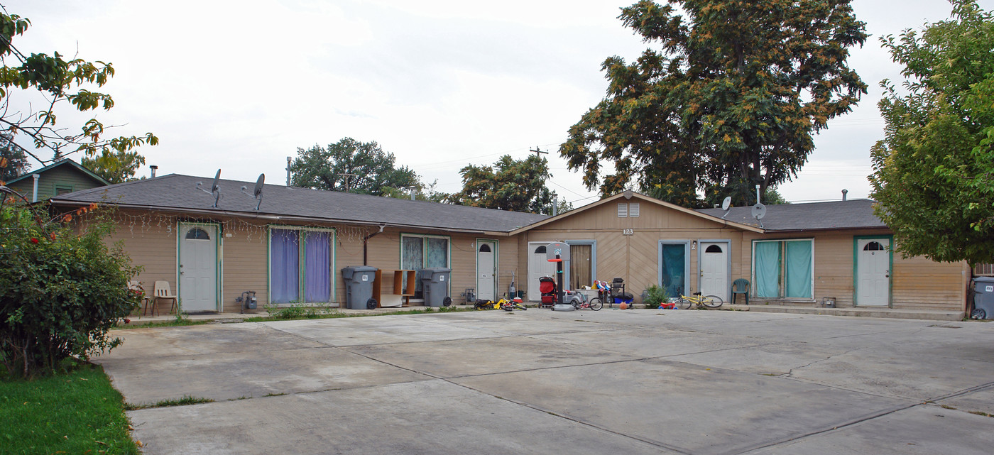 123 9th Ave N in Nampa, ID - Building Photo